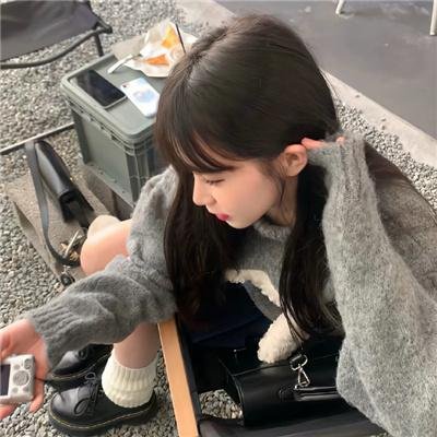 黑三角海报